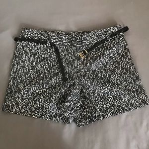 Express shorts with belt